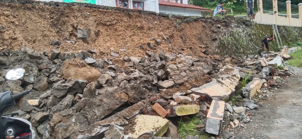 Waspada Tanah Longsor Saat Hujan Deras